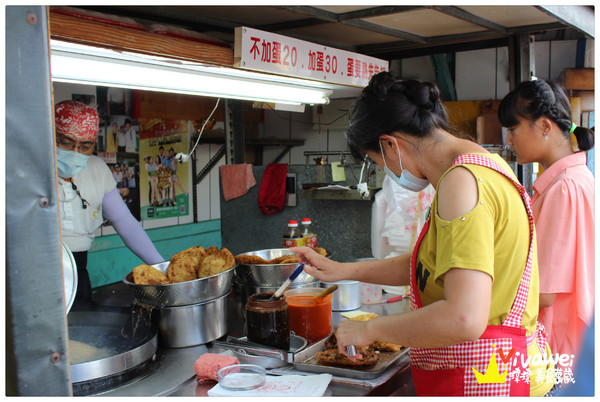 老牌炸蛋蔥油餅：花蓮市｜超人氣黃色餐車熱門排隊小吃『老牌炸蛋蔥油餅』  Hualien 食尚玩家 必吃 美食 推薦