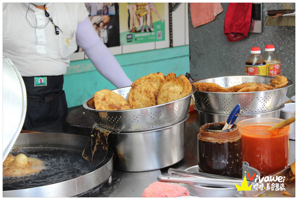 老牌炸蛋蔥油餅：花蓮市｜超人氣黃色餐車熱門排隊小吃『老牌炸蛋蔥油餅』  Hualien 食尚玩家 必吃 美食 推薦