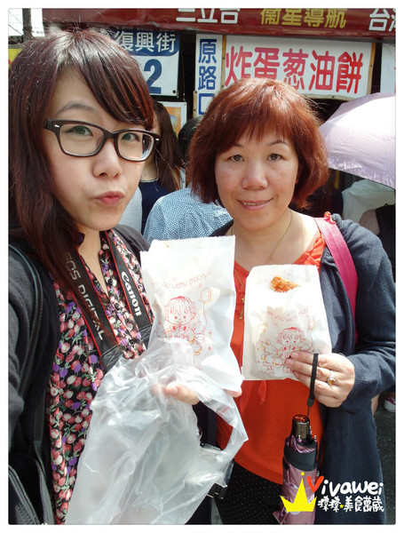 老牌炸蛋蔥油餅：花蓮市｜超人氣黃色餐車熱門排隊小吃『老牌炸蛋蔥油餅』  Hualien 食尚玩家 必吃 美食 推薦