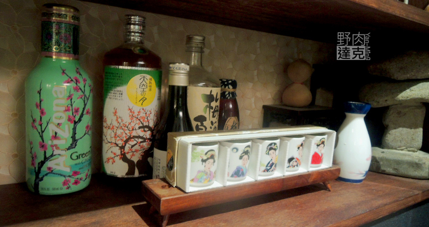 日式杯組與燒酒瓶