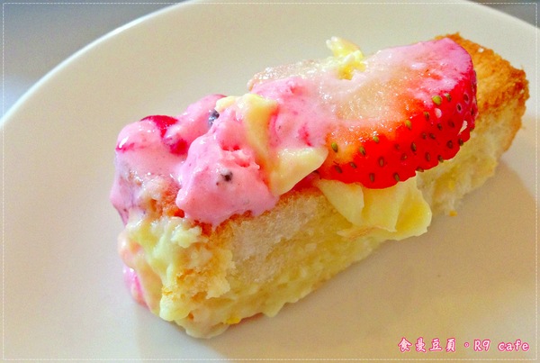 R9 Café:『台北。中山商圈』【R9 cafe】甜蜜的蜜糖吐司初體驗