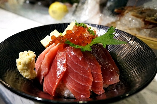 Zoe Sushi Bar:高雄【Zoe Sushi Bar】壽司吧!超滿足,ZOE特上海鮮蓋飯,最後調酒完收尾