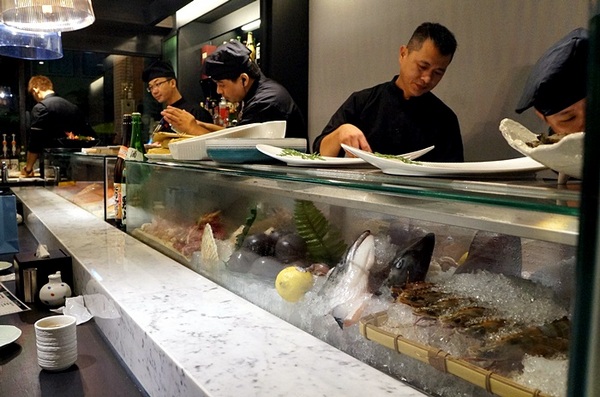 Zoe Sushi Bar:高雄【Zoe Sushi Bar】壽司吧!超滿足,ZOE特上海鮮蓋飯,最後調酒完收尾