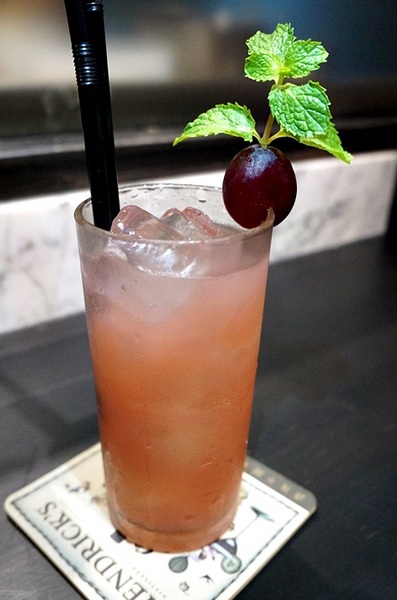 Zoe Sushi Bar:高雄【Zoe Sushi Bar】壽司吧!超滿足,ZOE特上海鮮蓋飯,最後調酒完收尾