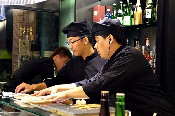 Zoe Sushi Bar:高雄【Zoe Sushi Bar】壽司吧!超滿足,ZOE特上海鮮蓋飯,最後調酒完收尾