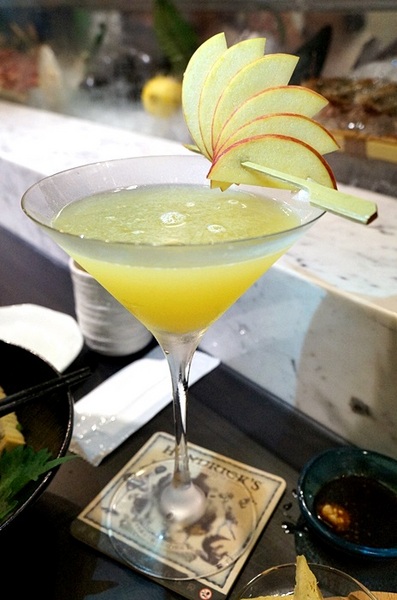 Zoe Sushi Bar:高雄【Zoe Sushi Bar】壽司吧!超滿足,ZOE特上海鮮蓋飯,最後調酒完收尾