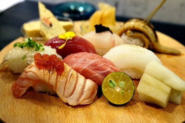 Zoe Sushi Bar:高雄【Zoe Sushi Bar】壽司吧!超滿足,ZOE特上海鮮蓋飯,最後調酒完收尾