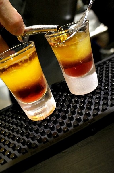 Zoe Sushi Bar:高雄【Zoe Sushi Bar】壽司吧!超滿足,ZOE特上海鮮蓋飯,最後調酒完收尾