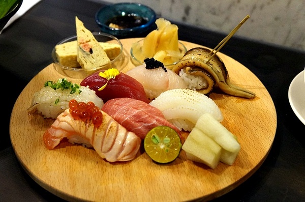 Zoe Sushi Bar:高雄【Zoe Sushi Bar】壽司吧!超滿足,ZOE特上海鮮蓋飯,最後調酒完收尾