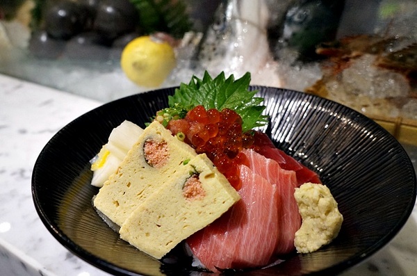 Zoe Sushi Bar:高雄【Zoe Sushi Bar】壽司吧!超滿足,ZOE特上海鮮蓋飯,最後調酒完收尾