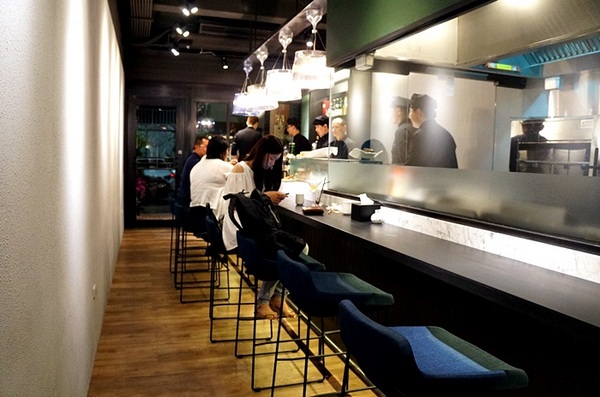 Zoe Sushi Bar:高雄【Zoe Sushi Bar】壽司吧!超滿足,ZOE特上海鮮蓋飯,最後調酒完收尾