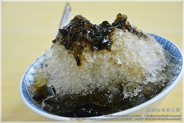 老牌周記燒麻糬:【高雄】三民區。《三民市場》老周冷飲店 八寶冰 燒麻糬