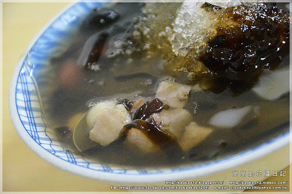 老牌周記燒麻糬:【高雄】三民區。《三民市場》老周冷飲店 八寶冰 燒麻糬