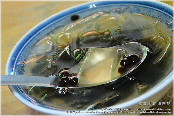 三民市場無店名愛玉冰:【高雄】三民區。《三民市場》純天然愛玉冰 古早味海綿蛋糕