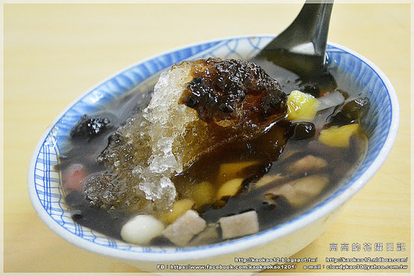 老牌周記燒麻糬:【高雄】三民區。《三民市場》老周冷飲店 八寶冰 燒麻糬