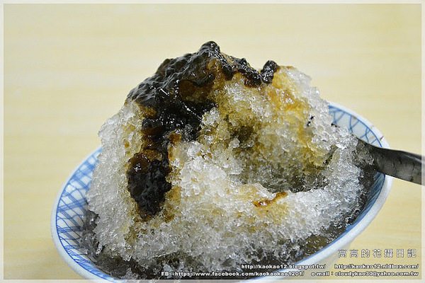 老牌周記燒麻糬:【高雄】三民區。《三民市場》老周冷飲店 八寶冰 燒麻糬