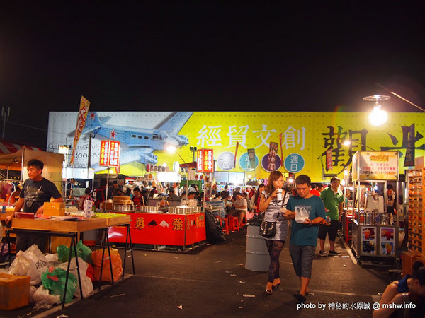 經貿文創觀光夜市：【景點】台中水湳經貿文創觀光夜市村@西屯 : 攤販多,規模頗大,同質性略高,停車空間有待改善的新夜市