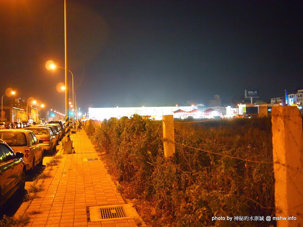 經貿文創觀光夜市：【景點】台中水湳經貿文創觀光夜市村@西屯 : 攤販多,規模頗大,同質性略高,停車空間有待改善的新夜市