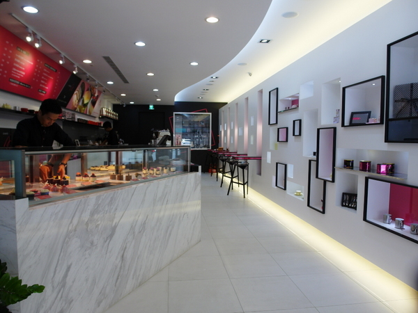 Avenir Cafe:丞食台北-夢幻級的珠寶櫃甜點-蘋果派 香蕉磅蛋糕 平價奢華下午茶 Avenir Cafe