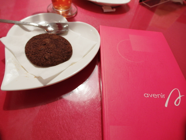 Avenir Cafe:丞食台北-夢幻級的珠寶櫃甜點-蘋果派 香蕉磅蛋糕 平價奢華下午茶 Avenir Cafe