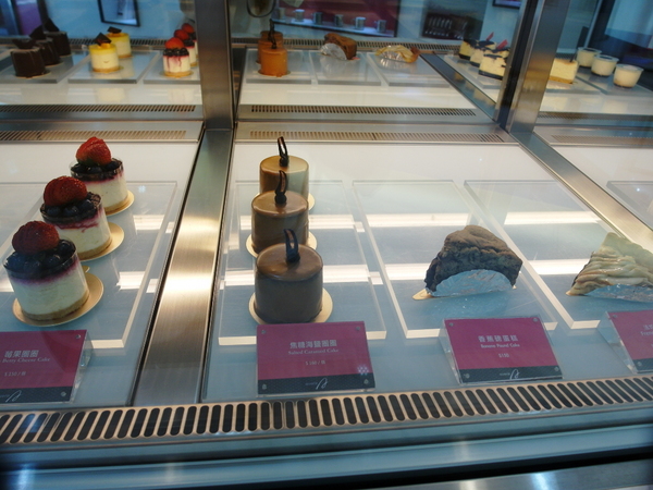 Avenir Cafe:丞食台北-夢幻級的珠寶櫃甜點-蘋果派 香蕉磅蛋糕 平價奢華下午茶 Avenir Cafe