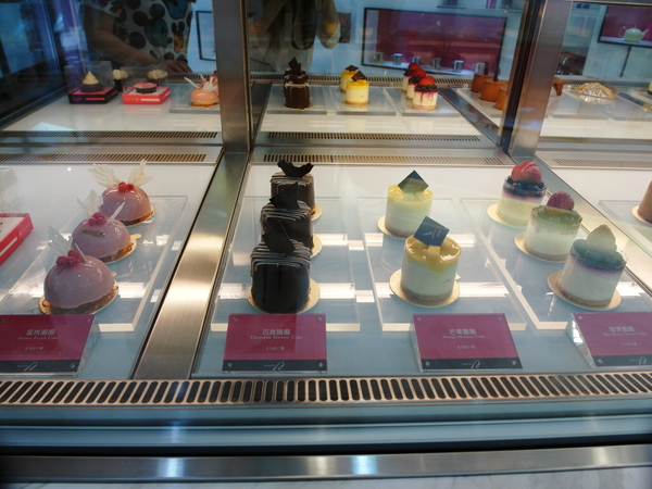 Avenir Cafe:丞食台北-夢幻級的珠寶櫃甜點-蘋果派 香蕉磅蛋糕 平價奢華下午茶 Avenir Cafe