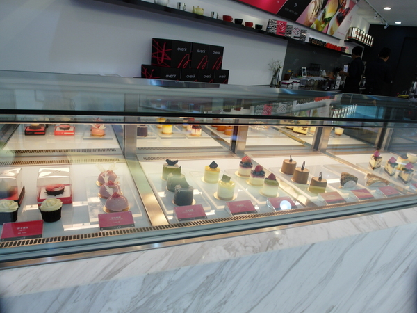 Avenir Cafe:丞食台北-夢幻級的珠寶櫃甜點-蘋果派 香蕉磅蛋糕 平價奢華下午茶 Avenir Cafe