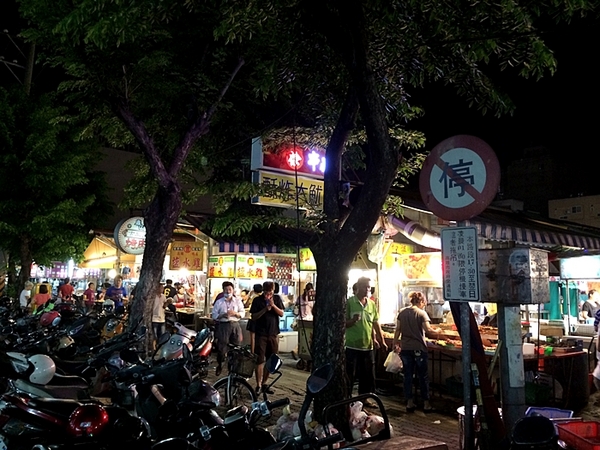 冰鑽QQ凍圓:高雄【冰鑽QQ凍圓】誇張了!一碗35元的凍圓 料竟然這麼豐富 鼎山夜市排隊美食