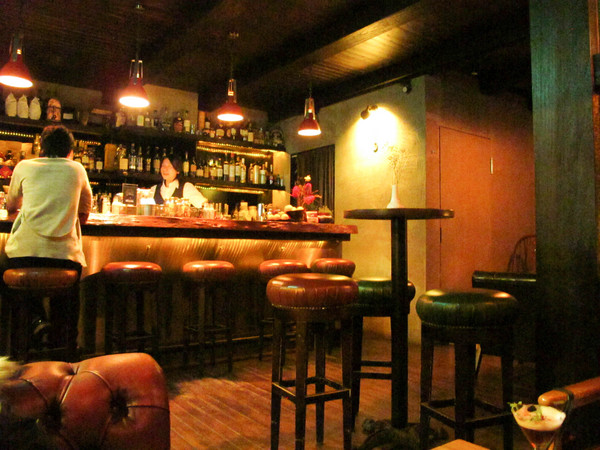 Digout:(胖樺食記)台北市信義路四段讓人驚喜的特色酒吧DIGOUT。無菜單客製化調酒絕對讓人意足心滿。