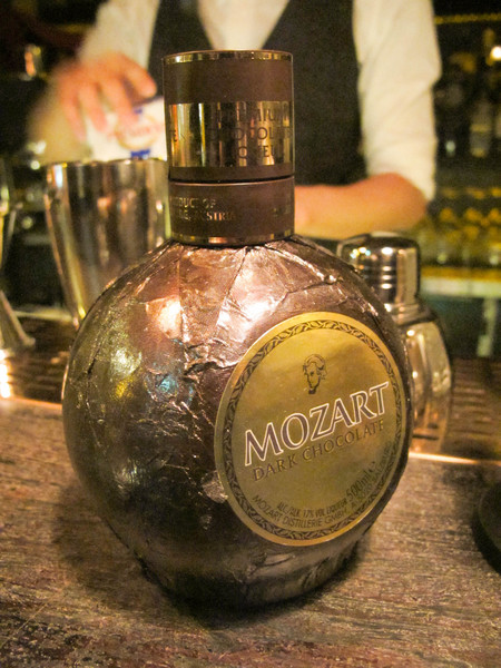 Digout:(胖樺食記)台北市信義路四段讓人驚喜的特色酒吧DIGOUT。無菜單客製化調酒絕對讓人意足心滿。