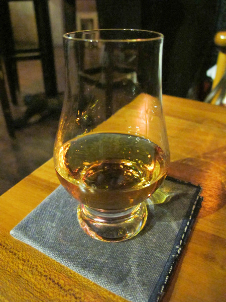 Digout:(胖樺食記)台北市信義路四段讓人驚喜的特色酒吧DIGOUT。無菜單客製化調酒絕對讓人意足心滿。