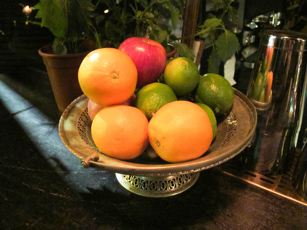 Digout:(胖樺食記)台北市信義路四段讓人驚喜的特色酒吧DIGOUT。無菜單客製化調酒絕對讓人意足心滿。