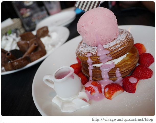 台中-中興租車行-中興旅遊包車-台中租車推薦-近火車站-原皇佳租車行-台中租車-台中一日遊-動漫彩繪巷-海賊動漫巷-新繹旅店-樂昂咖啡-LOVE ONE-嘉味軒太陽餅-淇淇太陽餅-台中逢甲夜市-20-217-1