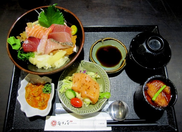 八坂丼屋：八坂丼屋 - CP值不錯的丼飯~