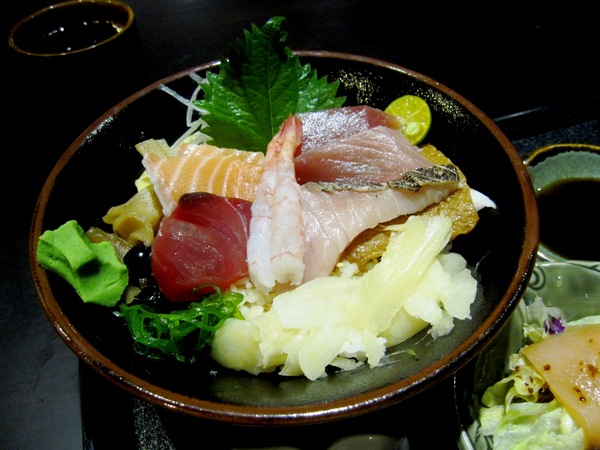 八坂丼屋：八坂丼屋 - CP值不錯的丼飯~