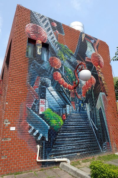 板橋435藝文特區：(胖樺遊記)新北市闔家大小遊憩好去處「板橋435藝文特區」。沙地/玩具博物館/彩繪/展覽/音樂會/草地/溜小孩/溜寵物/中正紀念堂