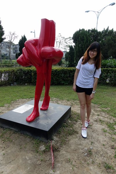 板橋435藝文特區：(胖樺遊記)新北市闔家大小遊憩好去處「板橋435藝文特區」。沙地/玩具博物館/彩繪/展覽/音樂會/草地/溜小孩/溜寵物/中正紀念堂