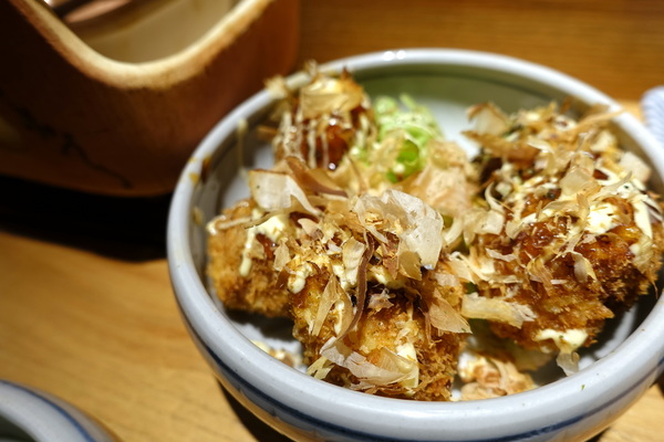 滿腹屋：(胖樺食記)台北東區仁愛圓環附近迷你居酒屋「滿腹屋」。高CP值平價串燒美食建議訂位。有Wi-Fi大電視螢幕可看球賽