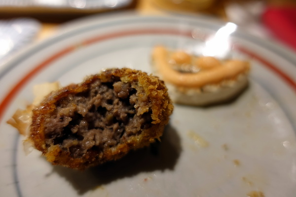 滿腹屋：(胖樺食記)台北東區仁愛圓環附近迷你居酒屋「滿腹屋」。高CP值平價串燒美食建議訂位。有Wi-Fi大電視螢幕可看球賽