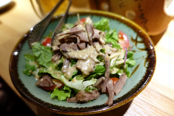 滿腹屋：(胖樺食記)台北東區仁愛圓環附近迷你居酒屋「滿腹屋」。高CP值平價串燒美食建議訂位。有Wi-Fi大電視螢幕可看球賽