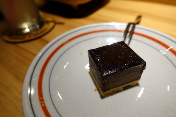 滿腹屋：(胖樺食記)台北東區仁愛圓環附近迷你居酒屋「滿腹屋」。高CP值平價串燒美食建議訂位。有Wi-Fi大電視螢幕可看球賽