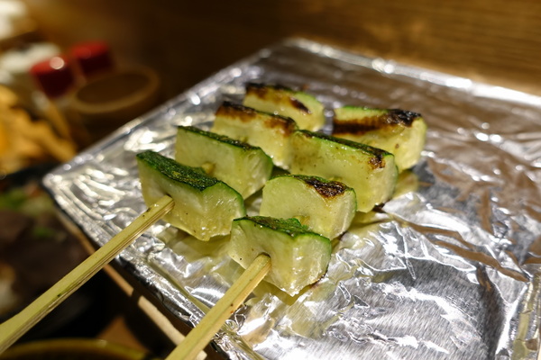 滿腹屋：(胖樺食記)台北東區仁愛圓環附近迷你居酒屋「滿腹屋」。高CP值平價串燒美食建議訂位。有Wi-Fi大電視螢幕可看球賽