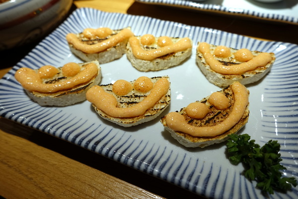 滿腹屋：(胖樺食記)台北東區仁愛圓環附近迷你居酒屋「滿腹屋」。高CP值平價串燒美食建議訂位。有Wi-Fi大電視螢幕可看球賽