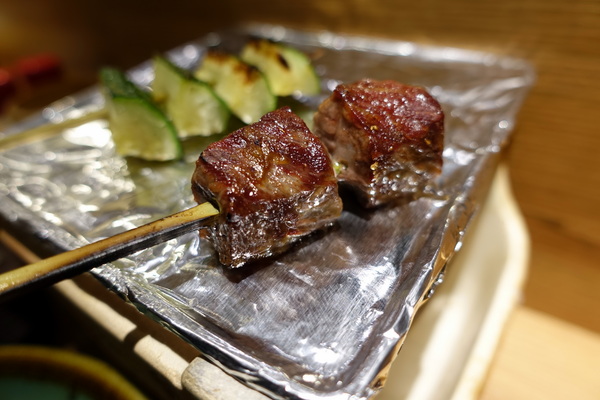 滿腹屋：(胖樺食記)台北東區仁愛圓環附近迷你居酒屋「滿腹屋」。高CP值平價串燒美食建議訂位。有Wi-Fi大電視螢幕可看球賽