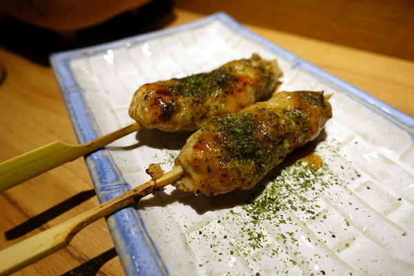 滿腹屋：(胖樺食記)台北東區仁愛圓環附近迷你居酒屋「滿腹屋」。高CP值平價串燒美食建議訂位。有Wi-Fi大電視螢幕可看球賽