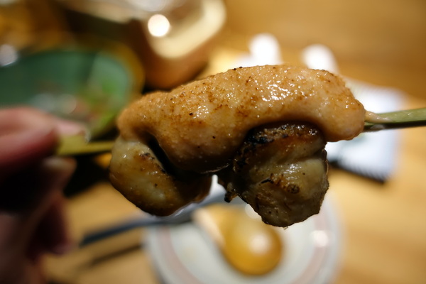 滿腹屋：(胖樺食記)台北東區仁愛圓環附近迷你居酒屋「滿腹屋」。高CP值平價串燒美食建議訂位。有Wi-Fi大電視螢幕可看球賽