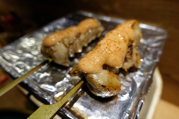 滿腹屋：(胖樺食記)台北東區仁愛圓環附近迷你居酒屋「滿腹屋」。高CP值平價串燒美食建議訂位。有Wi-Fi大電視螢幕可看球賽