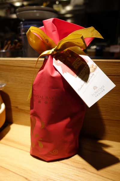 滿腹屋：(胖樺食記)台北東區仁愛圓環附近迷你居酒屋「滿腹屋」。高CP值平價串燒美食建議訂位。有Wi-Fi大電視螢幕可看球賽