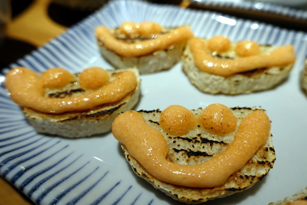 滿腹屋：(胖樺食記)台北東區仁愛圓環附近迷你居酒屋「滿腹屋」。高CP值平價串燒美食建議訂位。有Wi-Fi大電視螢幕可看球賽