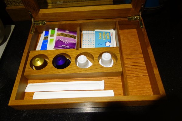 紅點文旅：1031230[官本金文愛台灣]台中市中區RedDot紅點文旅巨型不鏽鋼溜滑梯文青工藝風地表上最潮旅店近中華夜市日新戲院旁